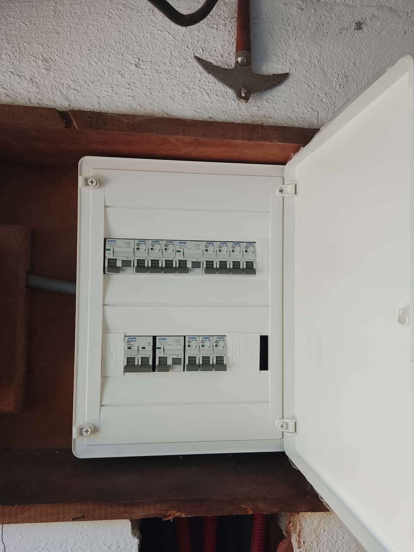 Quadro elétrico instalado pela AZ Construction