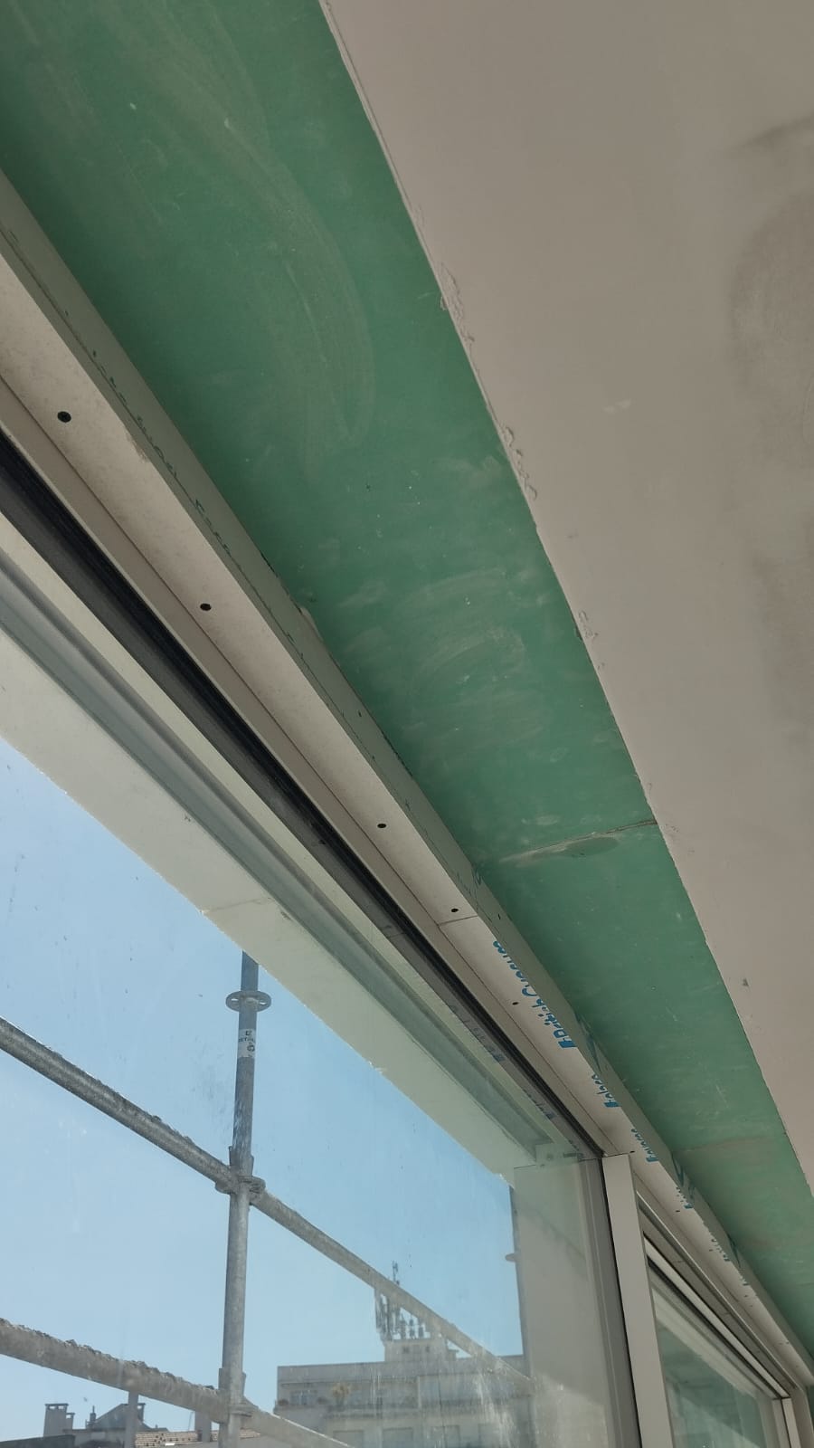 Aplicação de pladur hidrófugo em obra pela AZ Construction